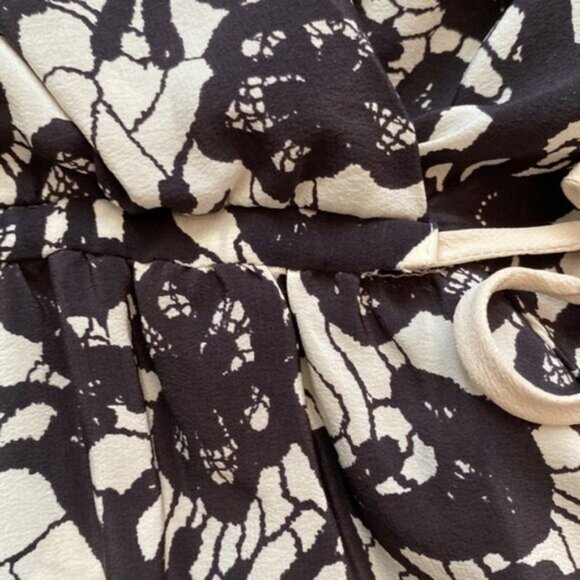 Wilfred Aritzia Silk V-Neck Surplice Dress Womens Medium Pockets Black White - Picture 12 of 13